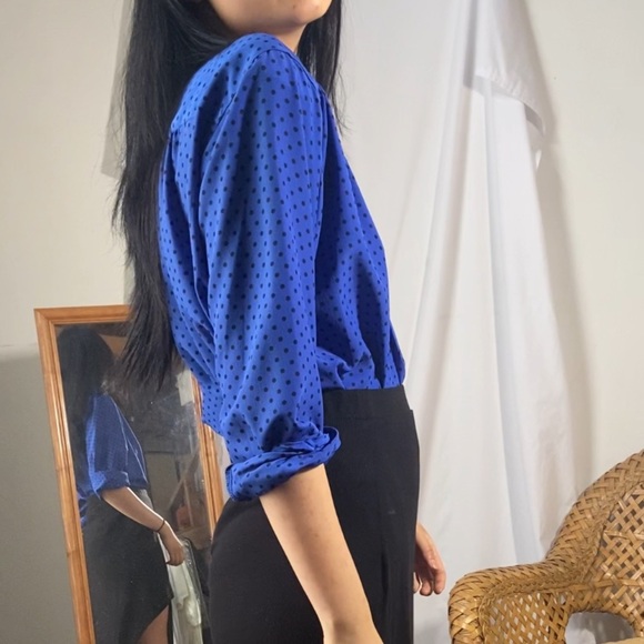 Vintage Jones New York Royal Blue Polka Dot Collarless Long Sleeve Blouse Pleats - Picture 5 of 12
